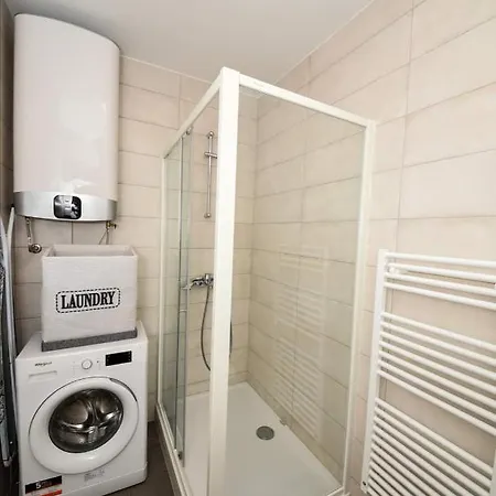 アパート Ljupka - - With Private Free Parking ザダル