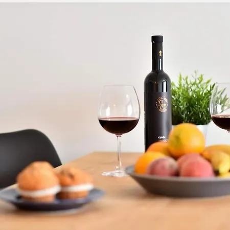 Ljupka - - With Private Free Parking ザダル