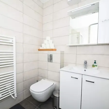 Ljupka - - With Private Free Parking דירה *