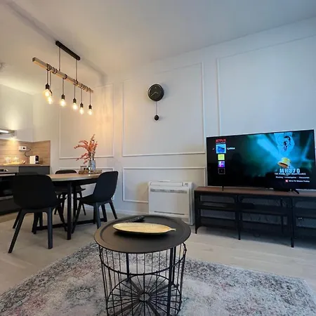 Ljupka - - With Private Free Parking Apartment Zadar